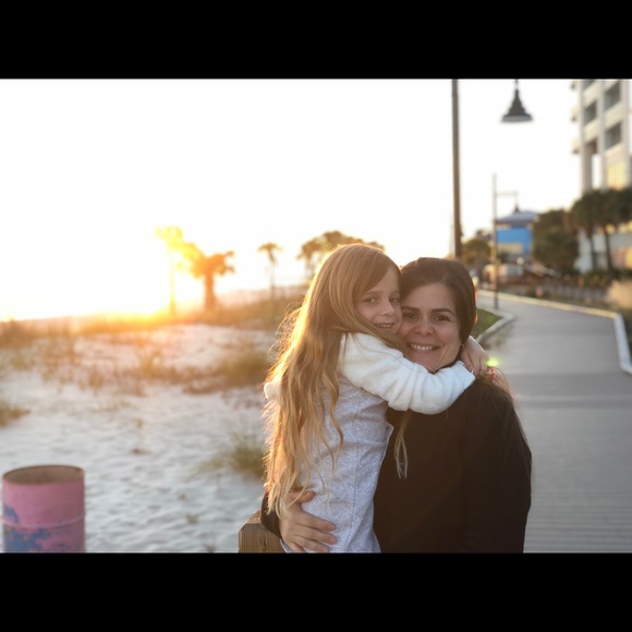 Meet your Posher, Fernanda - Picture 1 of 1